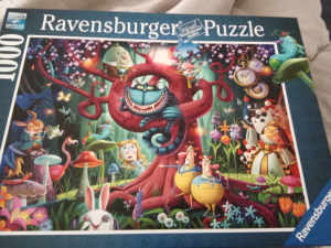Puzzle Ravensburger Disney Alice in Wonderland most everyone is mad