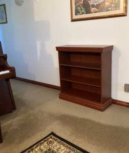 Bookcase, nice size, excellent condition