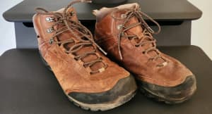 TEVA Mens brown leather boots. Sz 11 