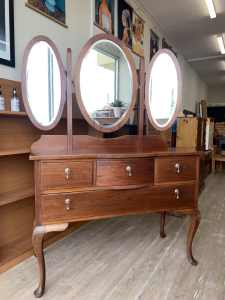 Dressing table with mirrors
