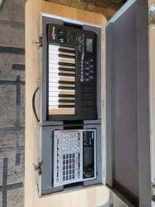 Boss Dr 880 drum machine and Axiom 25 keyboard controler 