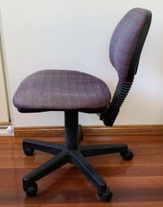 Clean Swivel Cushion Low Back Office, Study Chair
