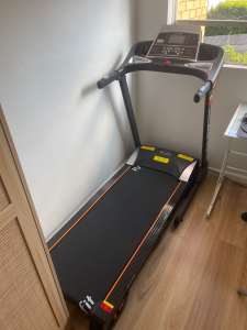 Near New Treadmill - Steep incline, super fast
