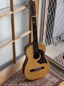 Antique Acoustic Guitar 🎸 Kapok Brand