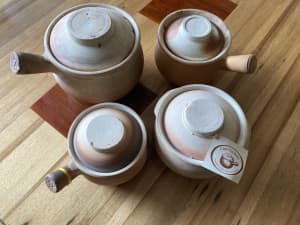 Clay cooking pots