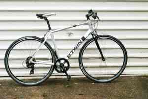B-Twin Triban 100 Hybrid/ Commuter bike, In very good condition
