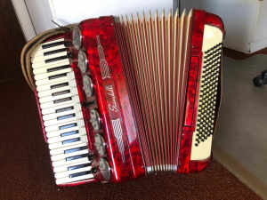 SCANDALLI PIANO ACCORDION, PROFESSIONAL MODEL RED 120 BASS