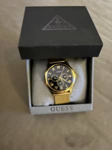 Guess men’s watch excellent condition with box.