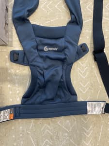 Ergobaby Embrace newborn infant carrier - wrap - Blue RRP $179 (NEW)