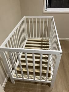 Baby cot with matress