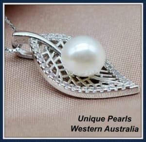 NEW PEARL NECKLACE X BROOME STORE.. SALE EVERYTHING UNDER HALF PRICE