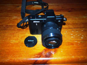 Nikon V1 mirrorless camera with 30-110 lens, charger etc