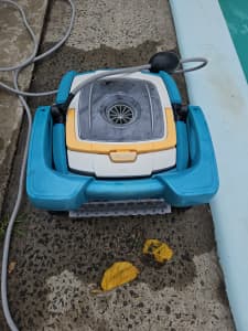 Baracuda captura automatic pool vacuum cleaner