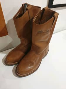 Thomas Cook womens boots