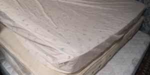 Double size mattress cover and topper good condition