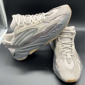 ADIDAS YEEZY BOOST 700 V2 TEPHRA DS