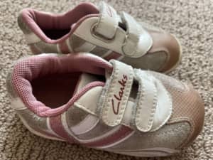 Gorgeous girls size 7 Clark’s shoes runners sneakers Exc cons