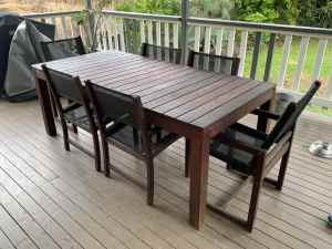 S2DIO outdoor table and chairs setting