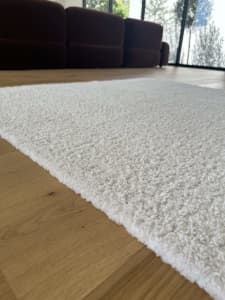 White medium/large rug