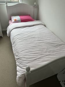 Single bed, bedside chest 3 drawers, cot
