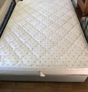 Queen size bed ensemble (base mattress) with good quality
