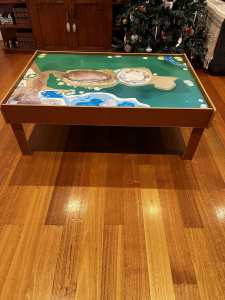 Children’s play table