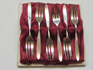 Mums Day gift : 6 Grosvenor Christine cake forks EPNS A1 silverplated