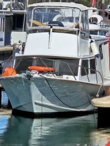 Cabin Cruiser Diesel/Shaft 30ft length Offers invited as must relocate