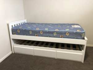 Single white bed with trundle, drawers & mattress