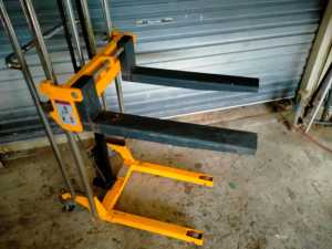 Manual forklift/pallet stacker - hydraulic