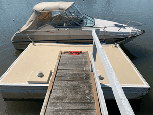 Pontoon in good condition for sale