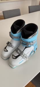 Roces 6 in 1 adjustable kids ski boots size 190-220