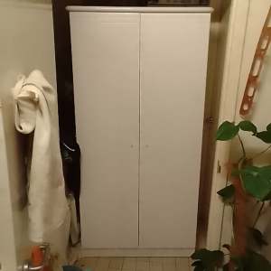 2 dr clothes cupboard