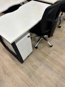 10 sets of office desk ,draws & chair