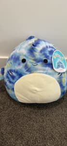 Squishmallow-8 inch Luther the shark 