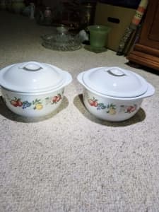 Two Corelle casserole dishes