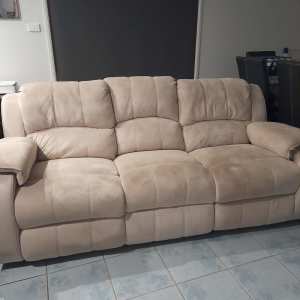 Cream lounge with 2 recliners