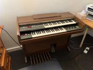 Yamaha electronic organ for free. Weston, ACT