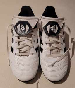 Adidas Football Boots - kids size 3 US / 2.5 UK