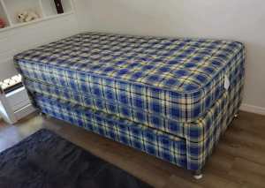 SINGLE TRUNDLE BED
