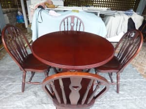 Round Extn Dining Table with Pedestal Leg 4 Chairs