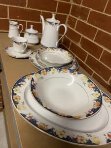 Dinner set - 8 piece -includes lots of extras 