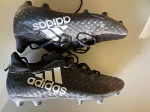 Adidas Techfit Football boots - Men’s Size US8.5 - $30