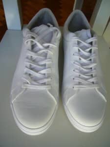 White men's Lacoste leather sneakers size UK 10 (USA 11)
