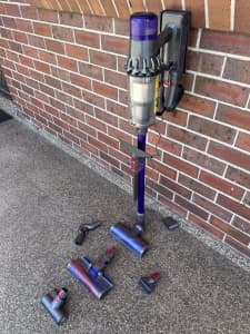 Dyson V11 Absolute super powerful suction/excellent,fully attachments