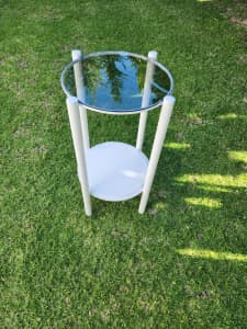 QUAINT METAL AND GLASS SMALL ROUND SIDE TABLE