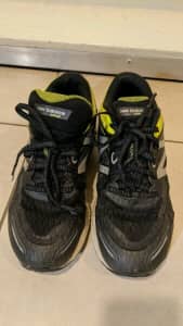 New balance runner shoes size 40 green black for sale