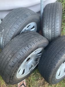 Ford territory 235/17r tyres and rims