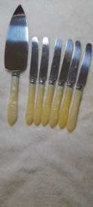 Sheffield England s/steel and pearl handles cake serving set