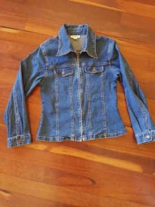 FITTED DENIM WOMENS JACKET SIZE 12 NONI LABEL